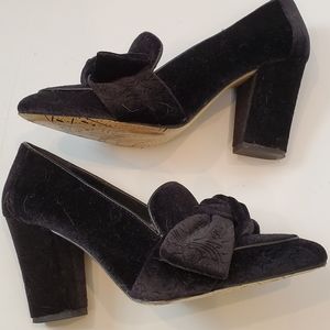 Bella Vita Gala II  black velvet pumps, 6.5